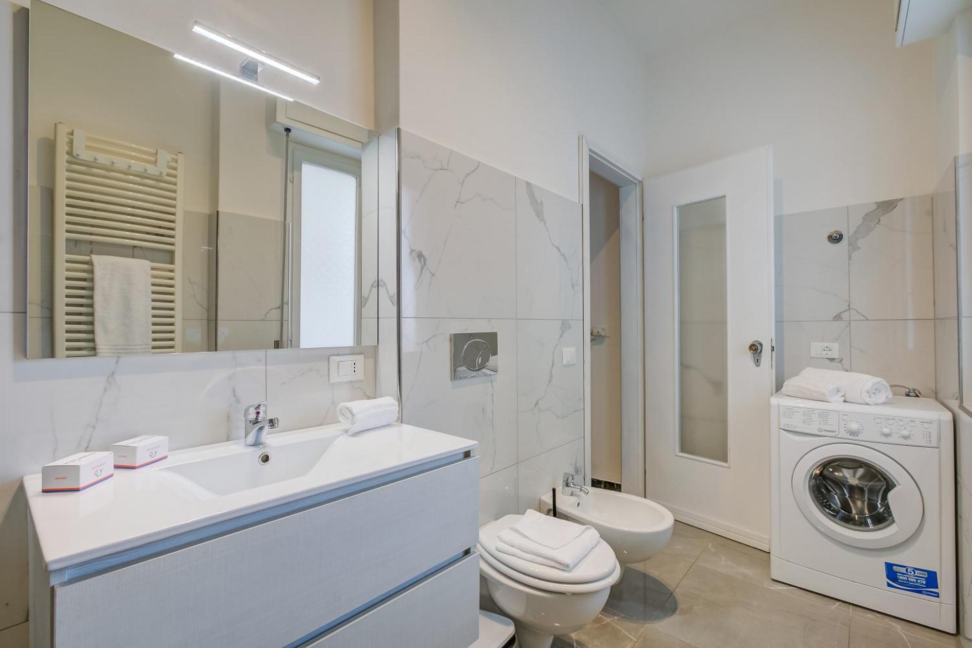 Casa Milly - Happy Rentals เดเซนซาโนเดลการ์ดา ภายนอก รูปภาพ