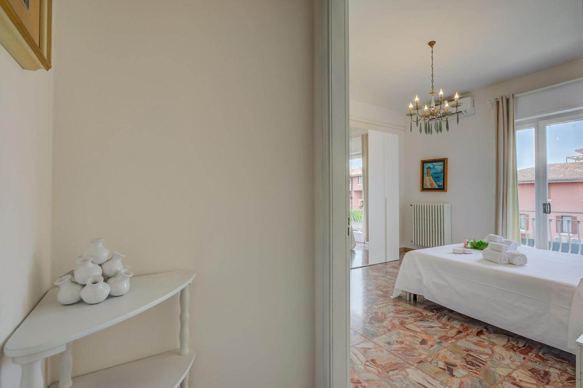 Casa Milly - Happy Rentals เดเซนซาโนเดลการ์ดา ภายนอก รูปภาพ