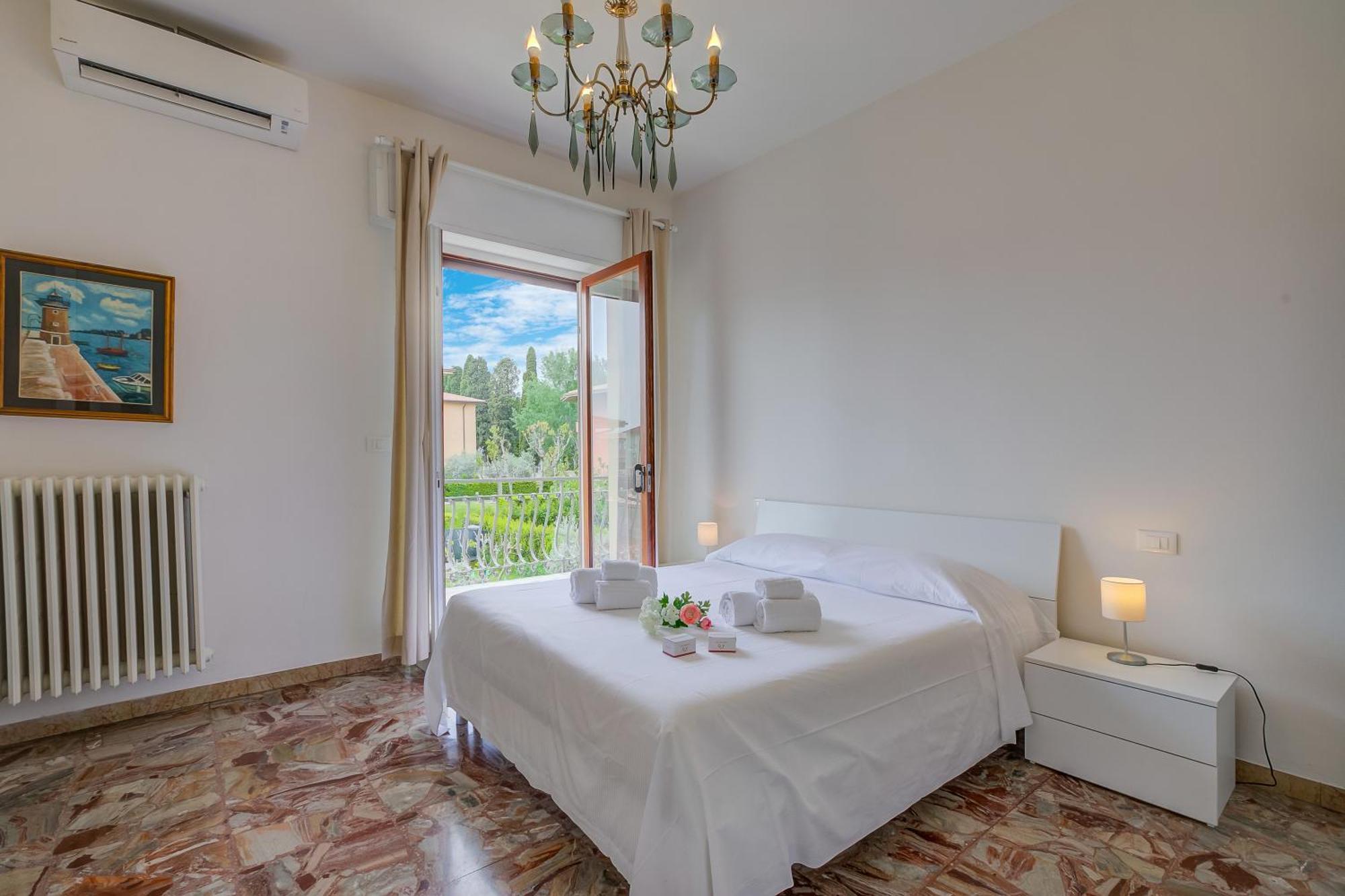 Casa Milly - Happy Rentals เดเซนซาโนเดลการ์ดา ภายนอก รูปภาพ