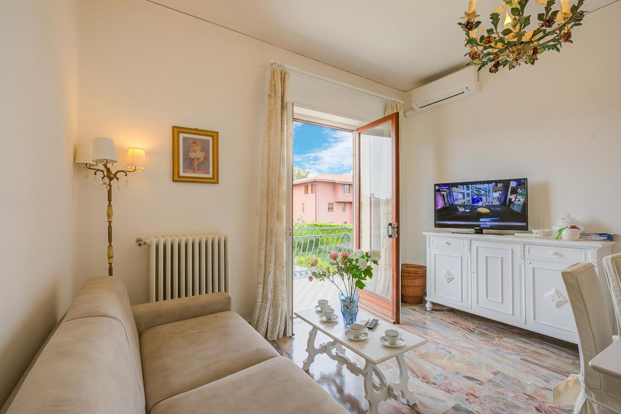Casa Milly - Happy Rentals เดเซนซาโนเดลการ์ดา ภายนอก รูปภาพ